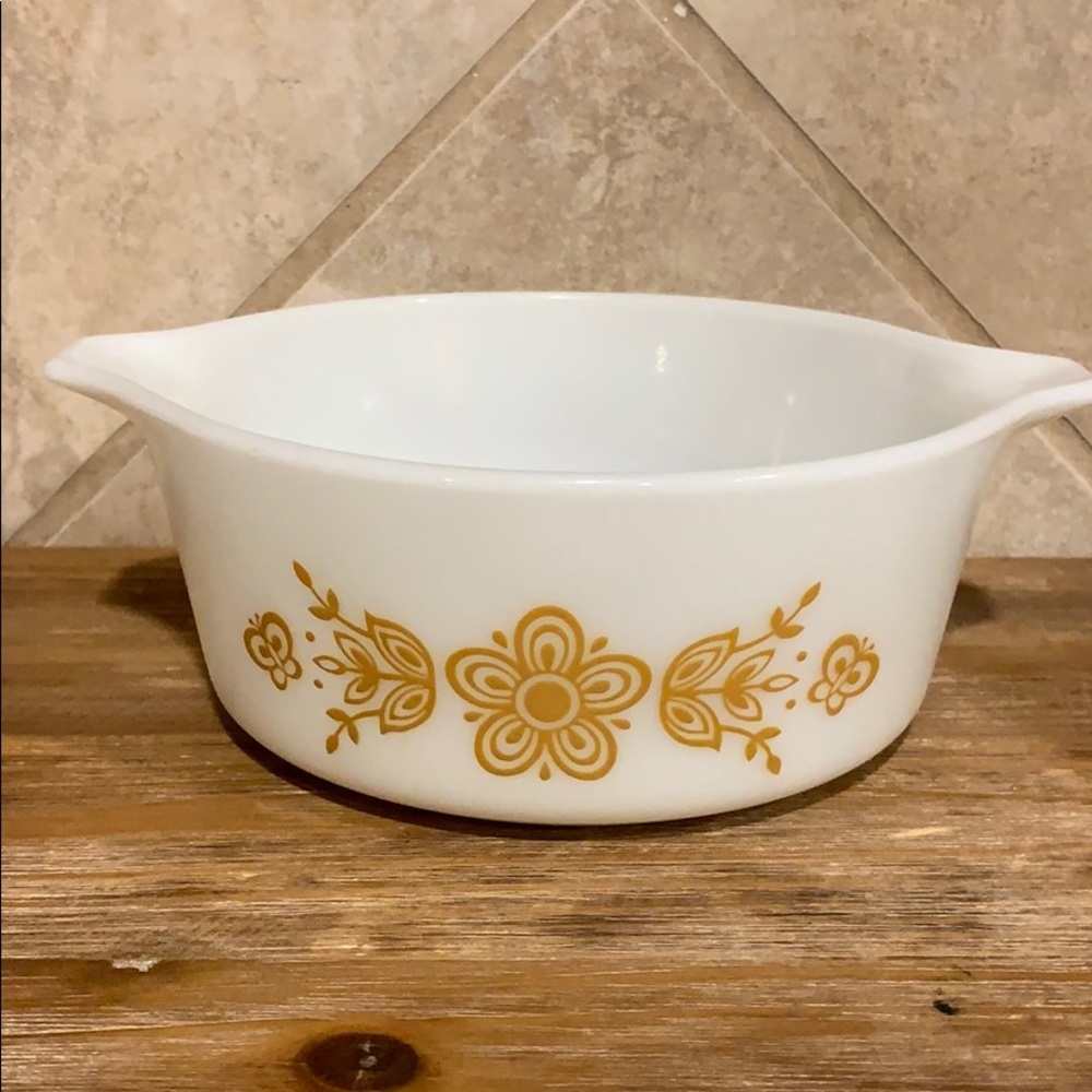 Pyrex Butterfly Gold 472 Cinderella Dish